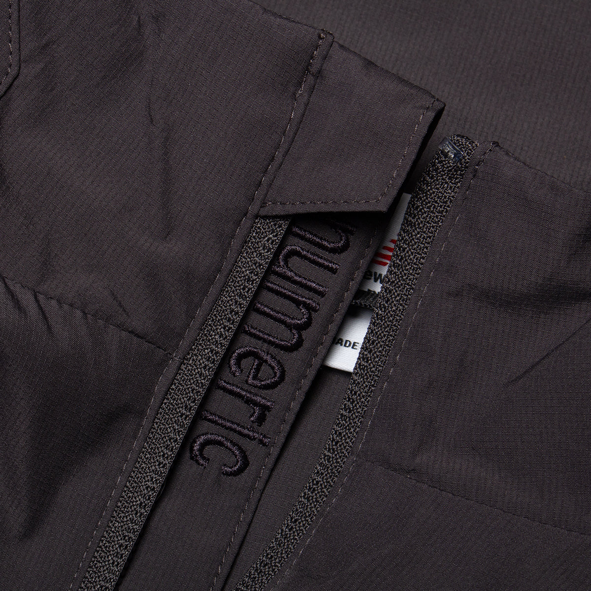 New Balance Numeric - Archive Jacket
Style # MJ61W4XC-ABR
Color : Faded Black