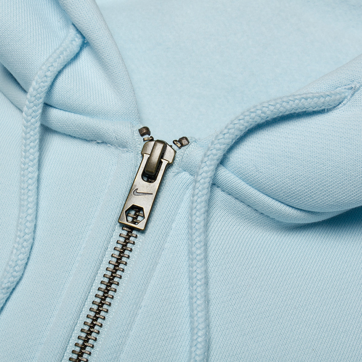 Nike SB - Essentials Zip Hoodie
Style # FZ8796-474
Color : Glacier Blue / White