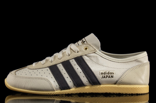 Adidas - Women's Japan Decon
Style # KJ6213
Color : Cream White / Utility Black / Orange Tint
Materials : Leather / Suede Upper - Rubber Outsole
Sizing : US Women's