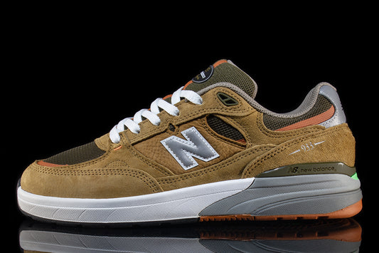 New Balance Numeric - Reynolds 933
Style # NM933MNO
Color : Camel / Dark Brown