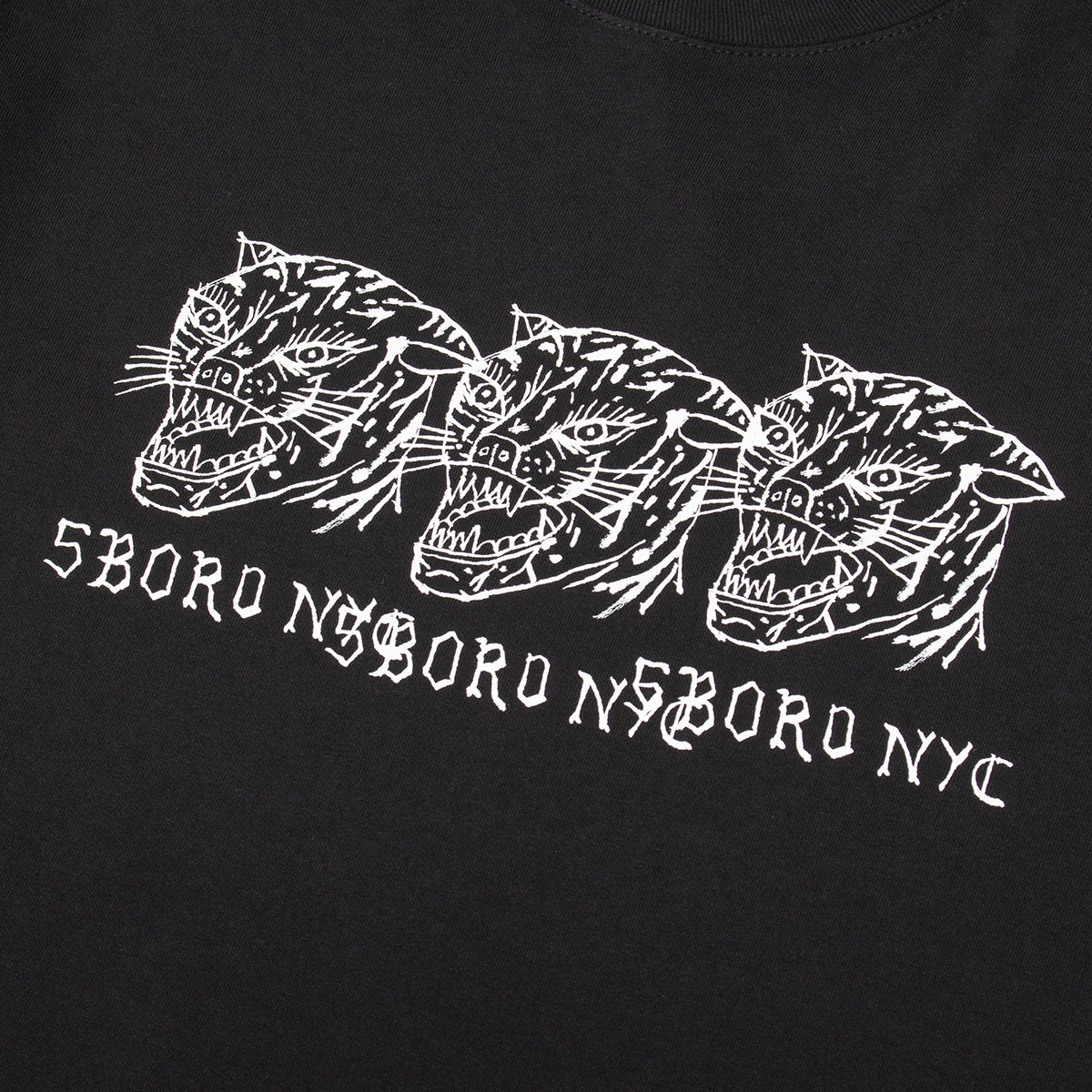 5Boro - Demon Cat T-Shirt
Color : Black / White