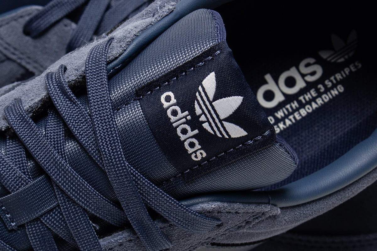 Adidas Skateboarding - Glenburn
Style # KJ5039
Color : Preloved Ink / Gold Metallic