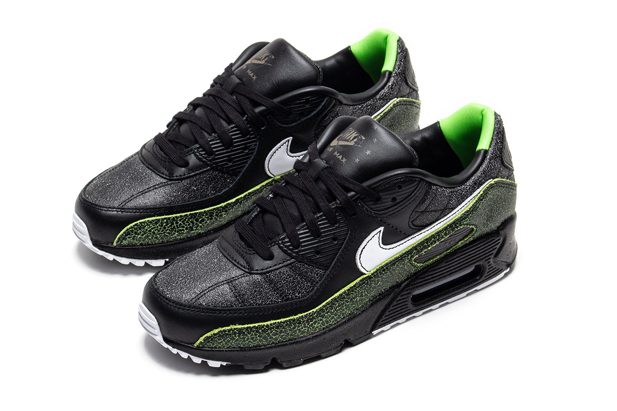 Nike - Air Max 90 SE
Style # IU0523-010
Color : Black / White / Black / Voltage Green