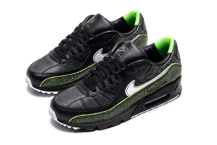 Nike - Air Max 90 SE
Style # IU0523-010
Color : Black / White / Black / Voltage Green