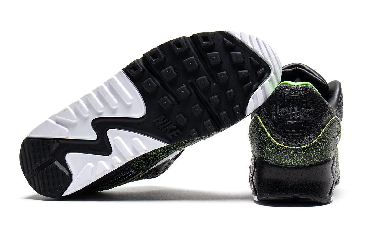 Nike - Air Max 90 SE
Style # IU0523-010
Color : Black / White / Black / Voltage Green