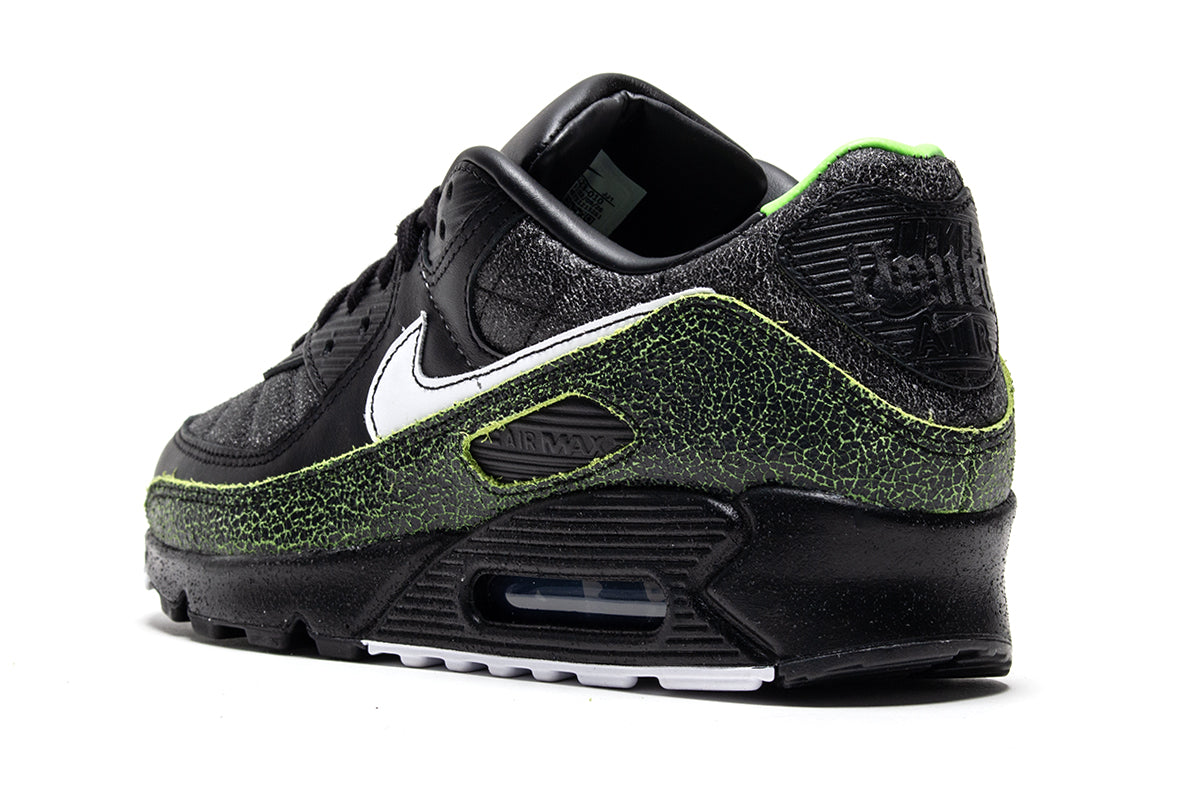 Nike - Air Max 90 SE
Style # IU0523-010
Color : Black / White / Black / Voltage Green