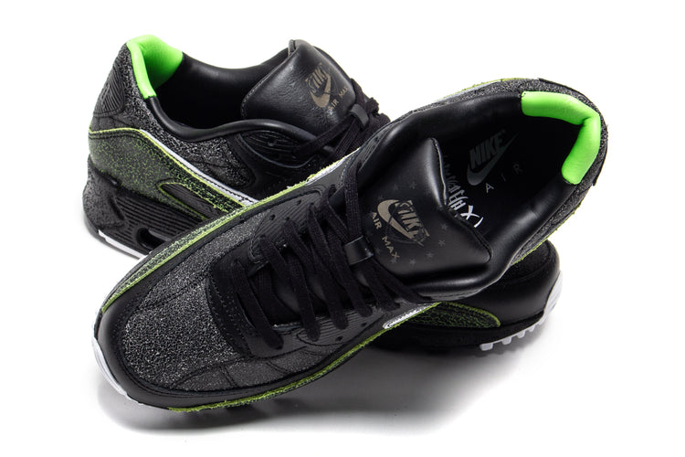 Nike - Air Max 90 SE
Style # IU0523-010
Color : Black / White / Black / Voltage Green