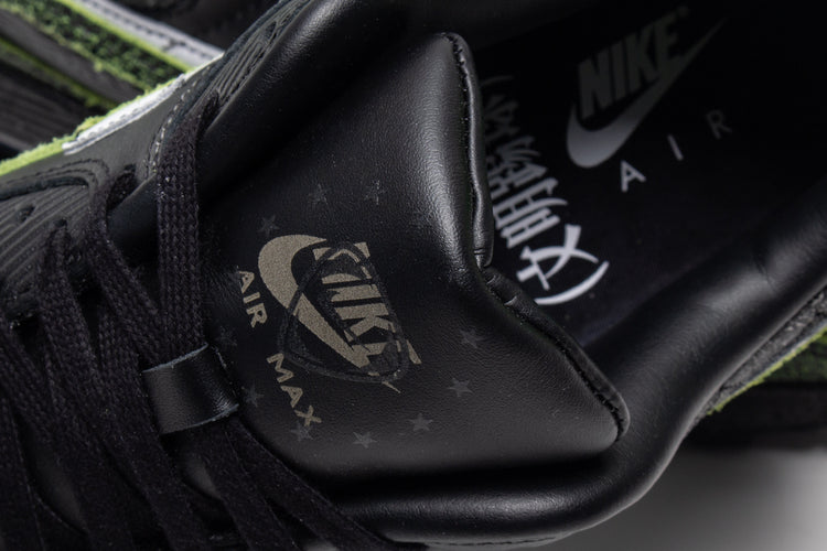 Nike - Air Max 90 SE
Style # IU0523-010
Color : Black / White / Black / Voltage Green