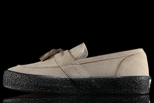 Last Resort AB | VM005 Loafer
Color : Sand / Black