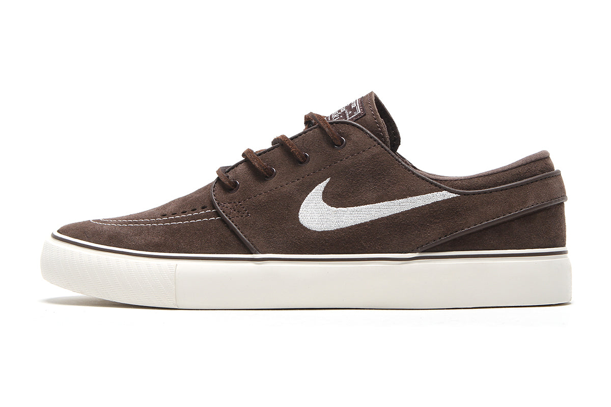 Nike SB - Zoom Janoski OG+
Style # FD6757-200
Color : Baroque Brown / Pale Ivory
