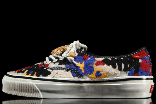 Vans OTW - LX Authentic 44 Needlework
Style # VN000Y0S4481
Color : Multi
